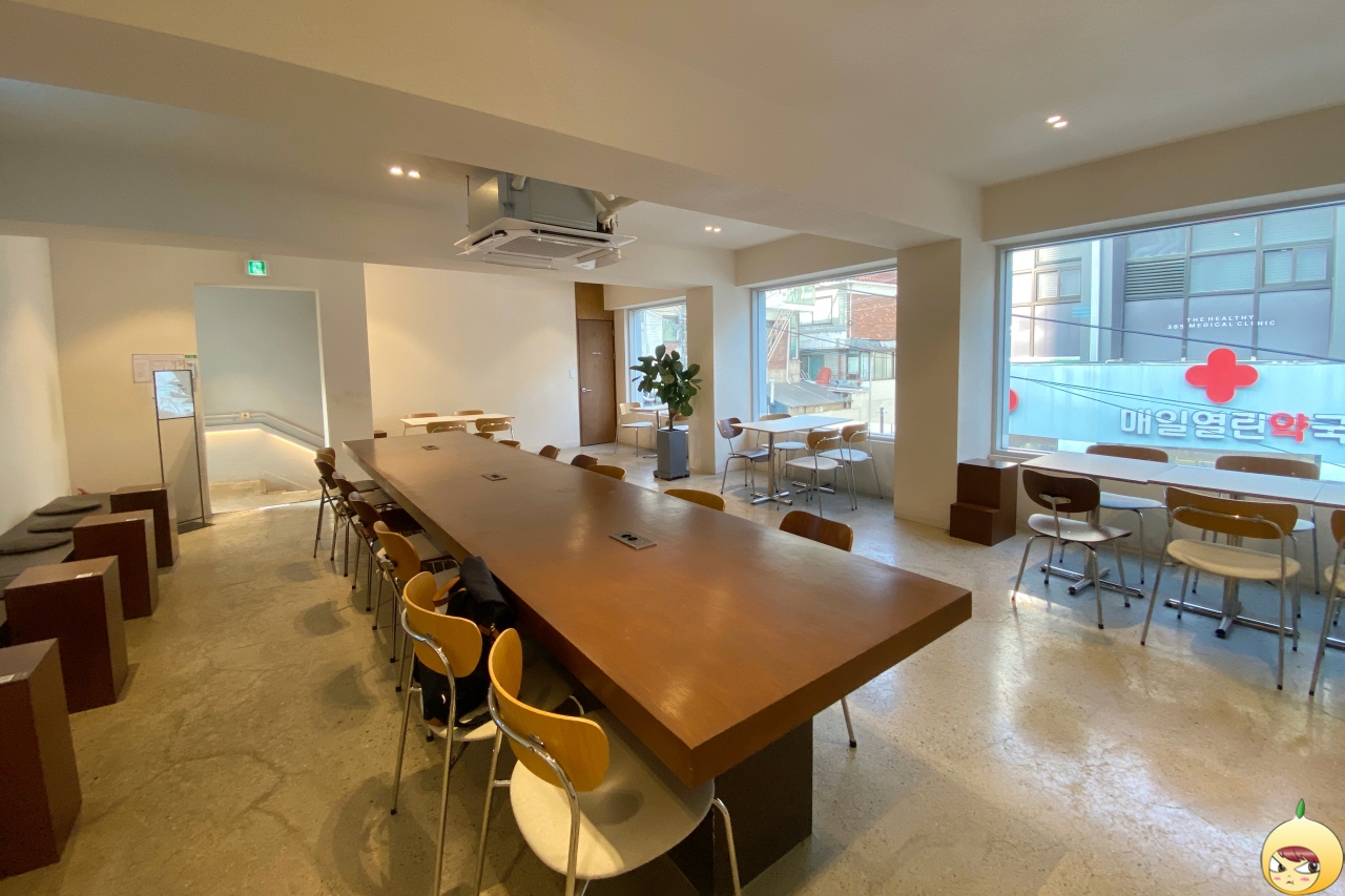 보사노바 베이커리랩 2층 카페 공간