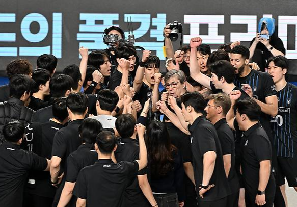 현대캐피탈 홈에서 셧아웃 승리