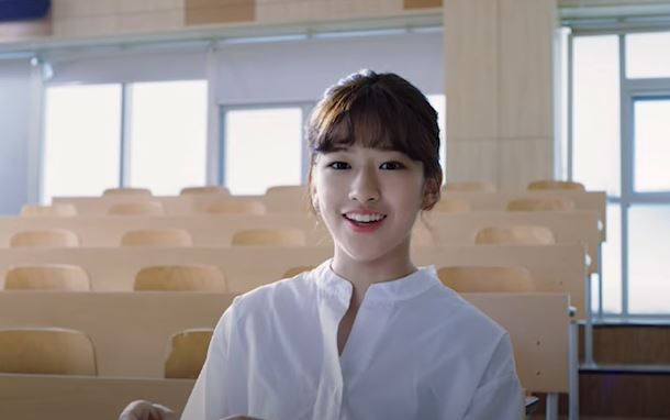 렌즈 광고 모델 안유진