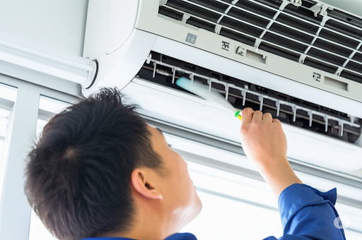 에어컨청소하는모습