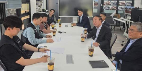 김영훈 노동장관 면담: 삼성전자 긴급 중재, 5만명 총파업 임박에 따른 성과급 쟁점 및 100조 손실 시나리오 총정리