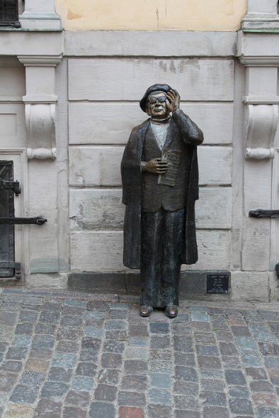 타운 크라이어(Town Crier): 거리에서 뉴스를 외치던 사람들