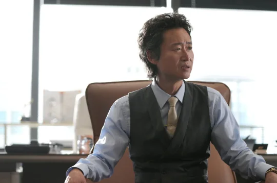▲ 드라마 《서울자가에 대기업 다니는 김부장 이야기》 백상무 스틸 컷. 11화 예고의 공기를 통째로 바꿔 버리는 얼굴이다.