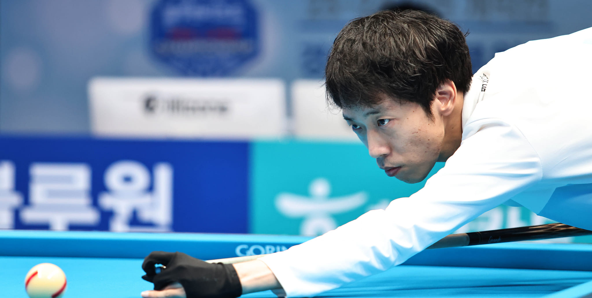 제1목적구를 겨냥하면서 몰입하고 있는 박인수 선수