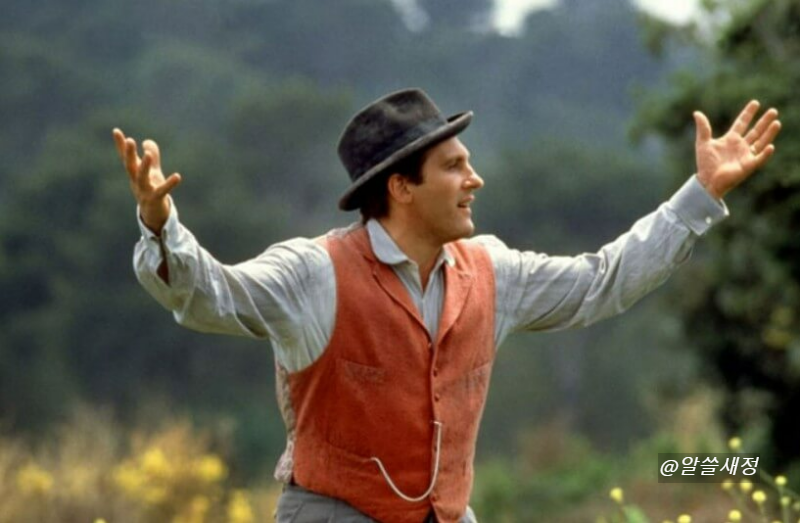 장이 두 팔을 벌리고 있는 모습