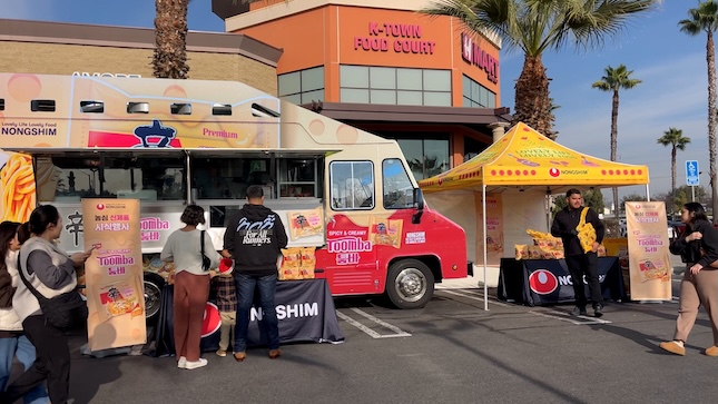 농심 '신라면 툼바'의 미국 현지 푸드트럭 이벤트 모습