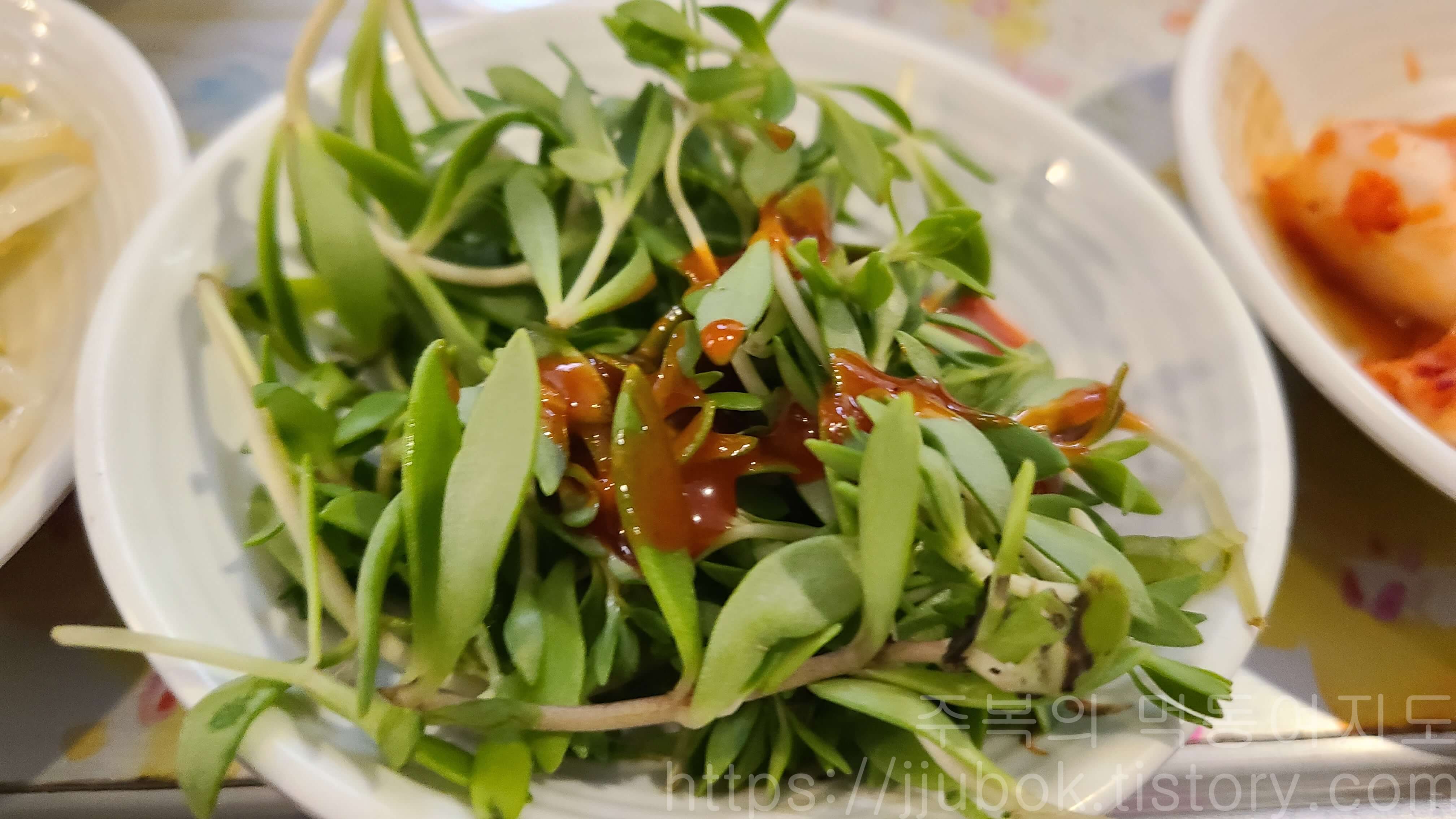 망원동-돼지구이집-꿀백-밑반찬