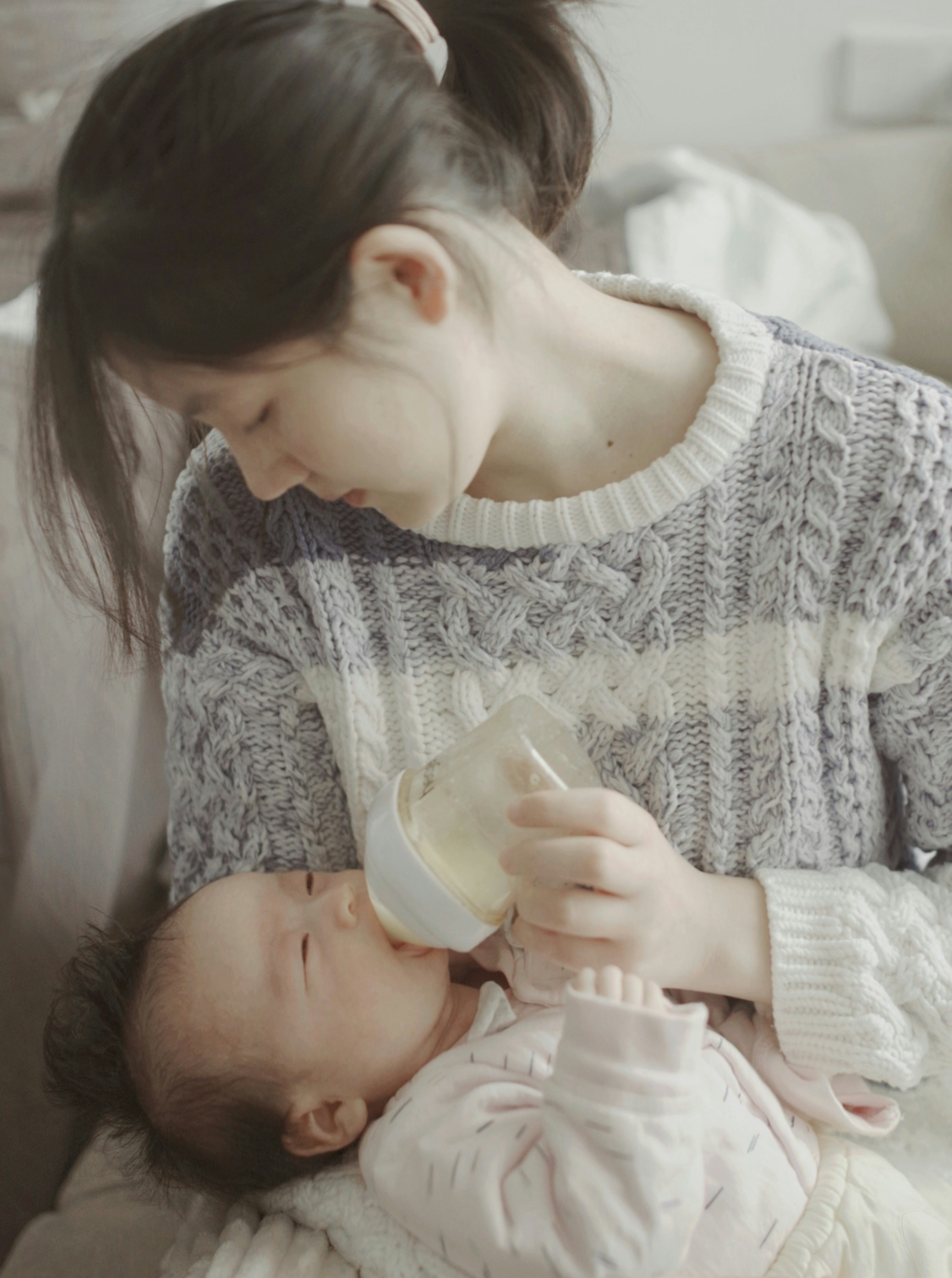 아기 분유 언제까지 먹어야 할까? ❘ 초보 엄마를 위한 분유 끊기와 젖병 떼기 시기와 방법 노하우