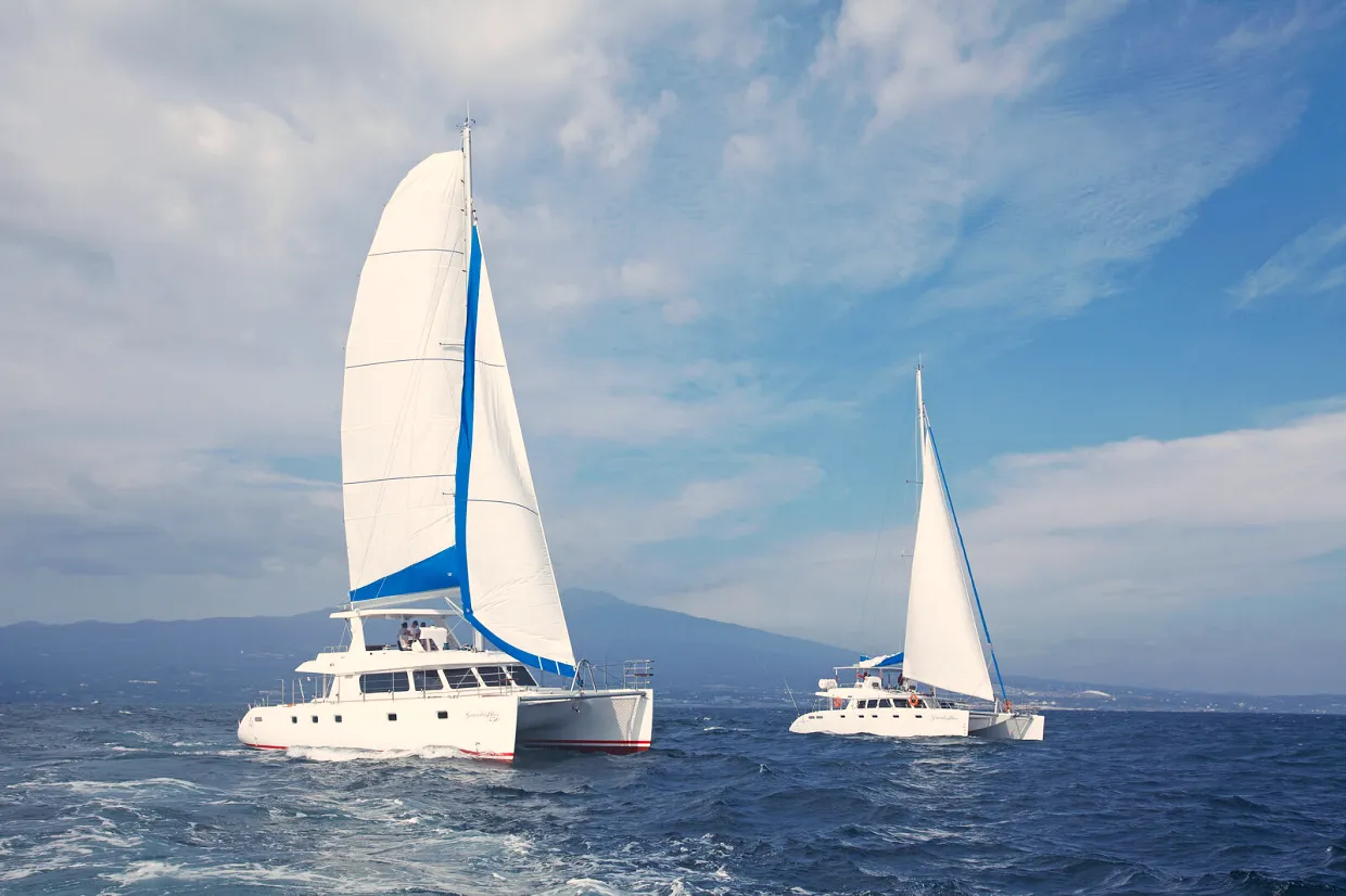 제주도-서귀포-액티비티-추천-그랑블루요트-선셋-요트투어-바다-위의-요트-사진