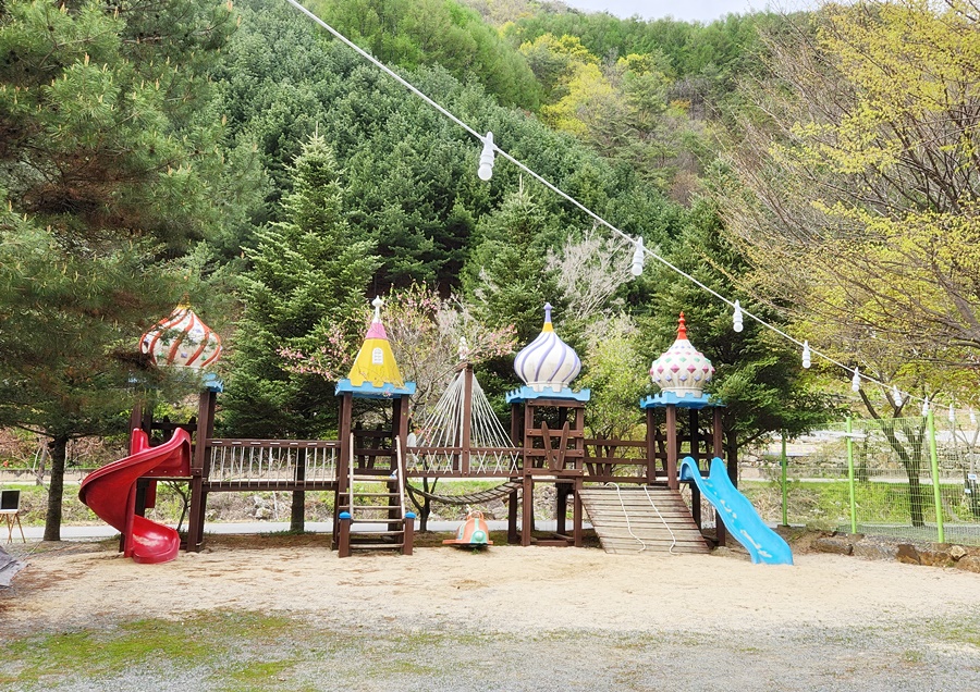 방방장 맞은편 놀이터