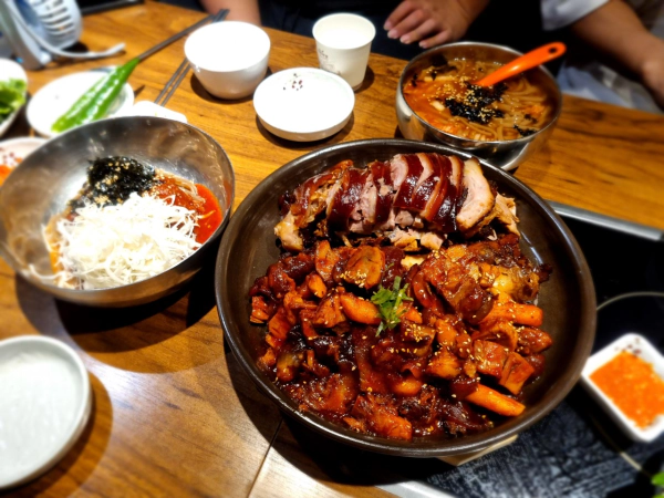 장사의 신 마늘족발