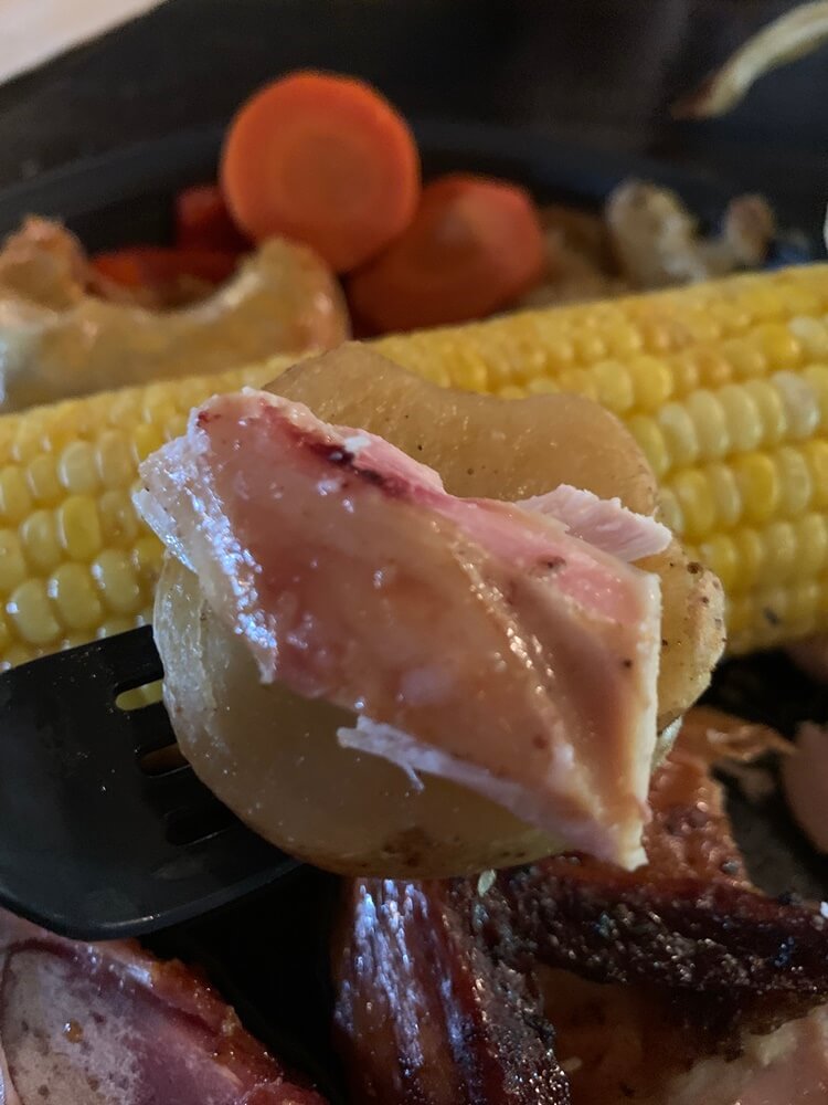 구운 감자위에 닭가슴 살