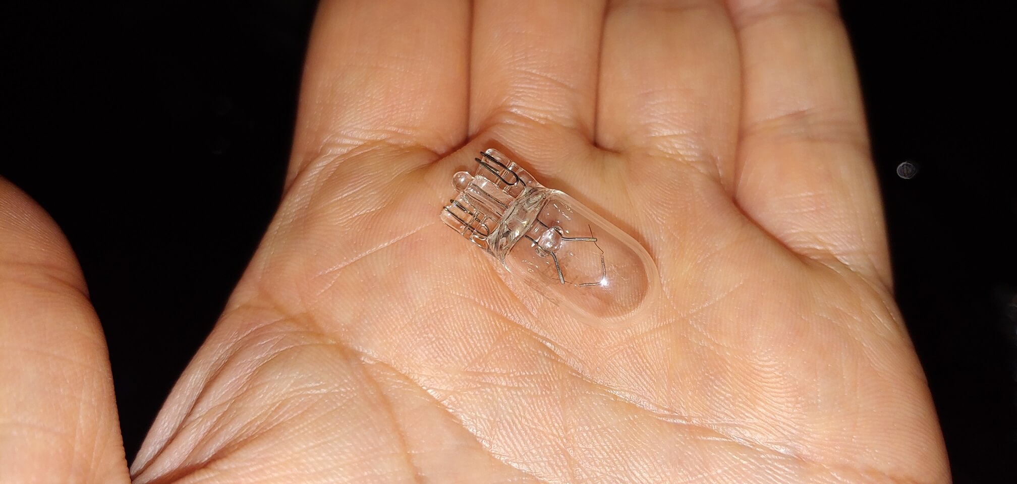 실제 차주가 알려주는 쉐보레 트랙스 크로스오버 - LED 실내등(전등) 교체하기