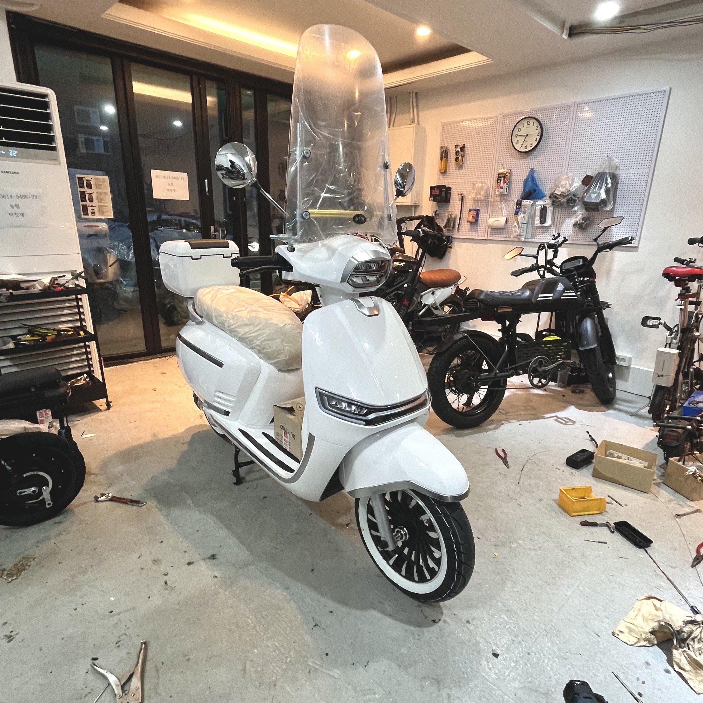 클래식 감성 전동 오토바이