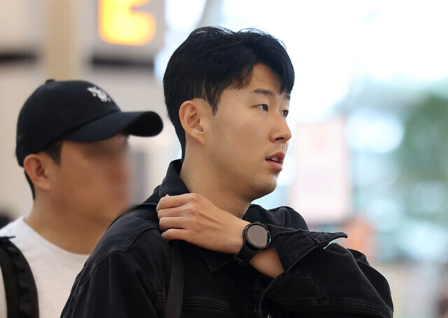 손흥민선수 손목에 미출시 갤럭시워치6