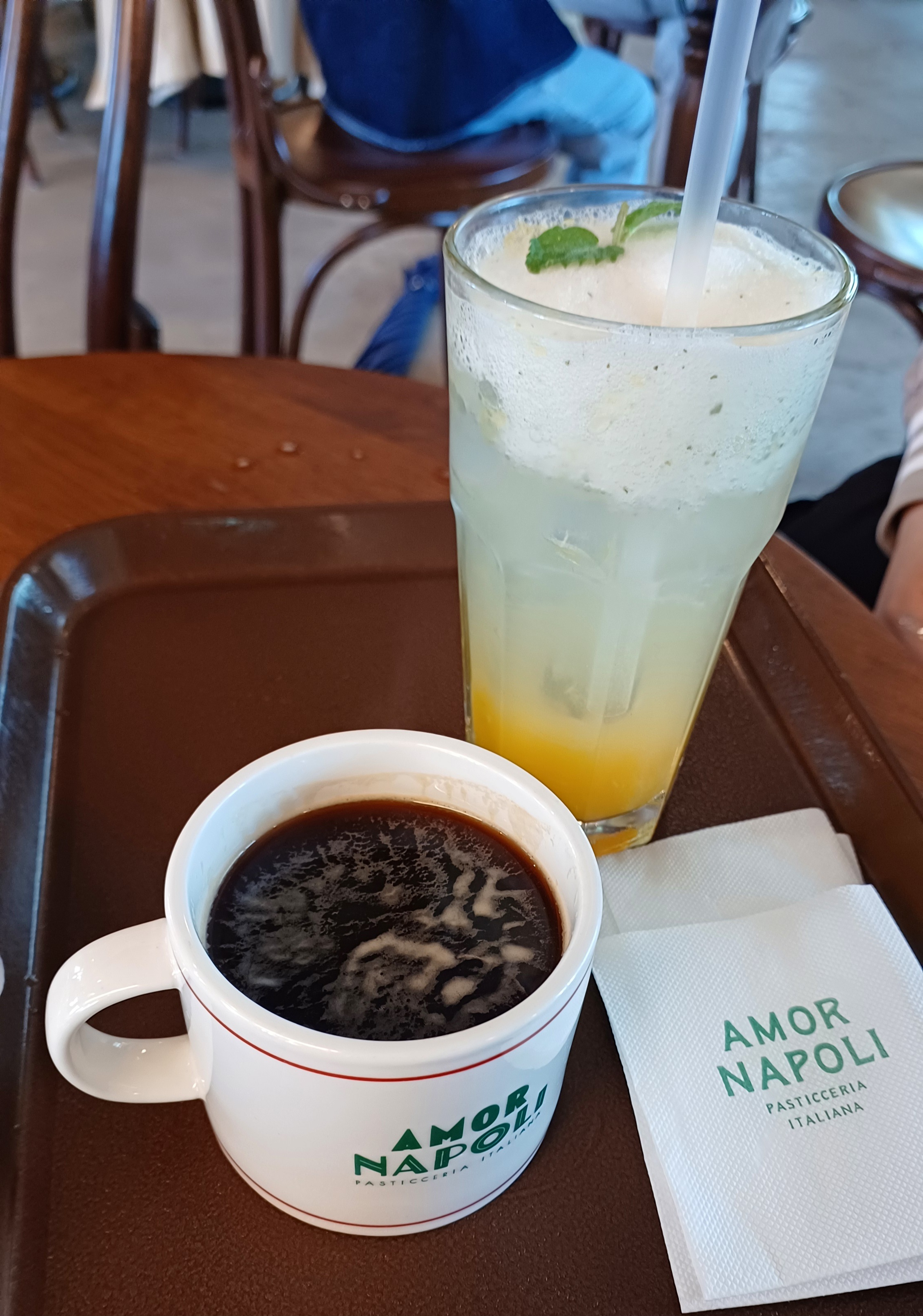 아모르나폴리-안국점-카페-11