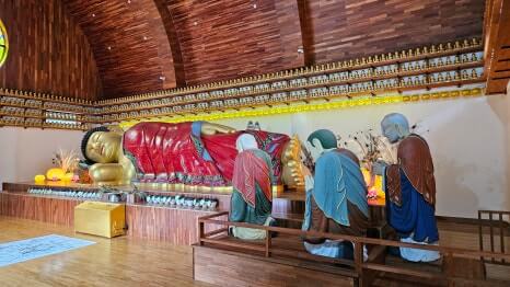 용인 와우정사 : 세계 불교 문화가 공존하는 이색 사찰 공간 거대 불두와 와불이 전하는 평온