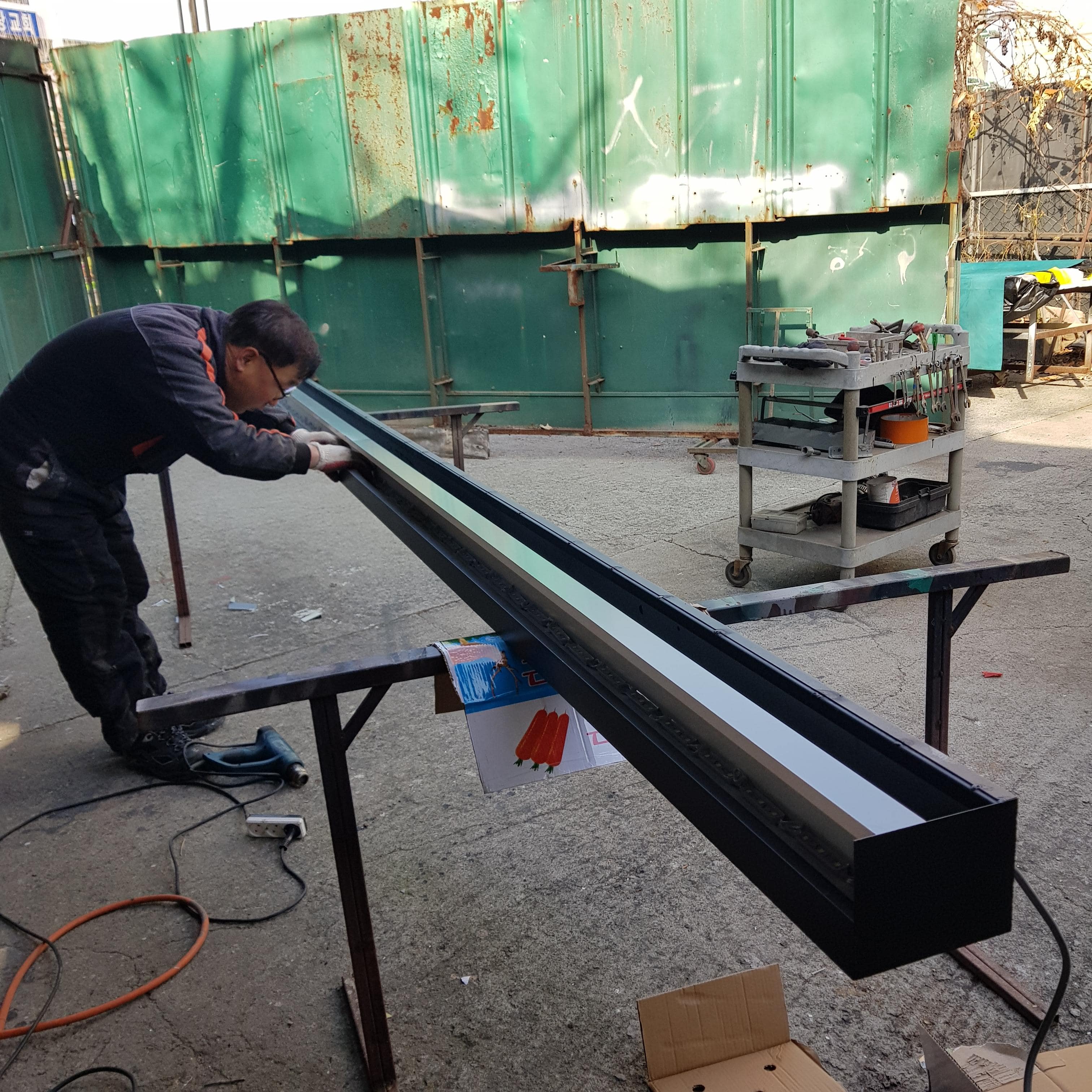 메이킹 브라더스 간판 조립