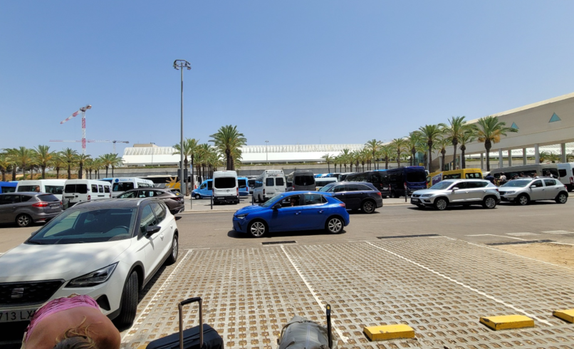 셔틀 버스 대기하는 장소 사진