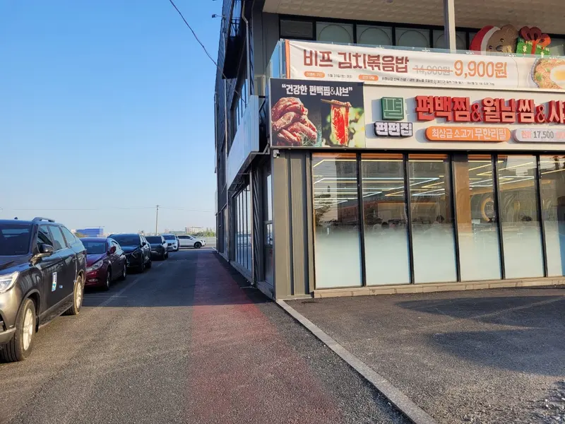 수원 호매실 편편집 전용 주차장과 외관, 넉넉한 주차 공간과 접근성이 좋은 위치