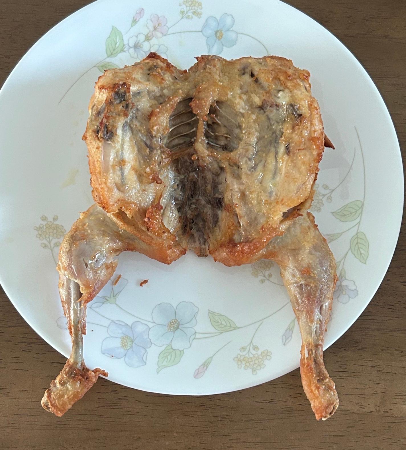 에어프라이어에 구운 치킨 뒷면