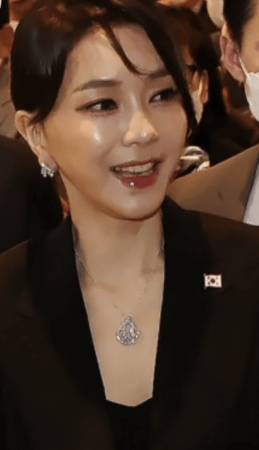 김건희 목걸이