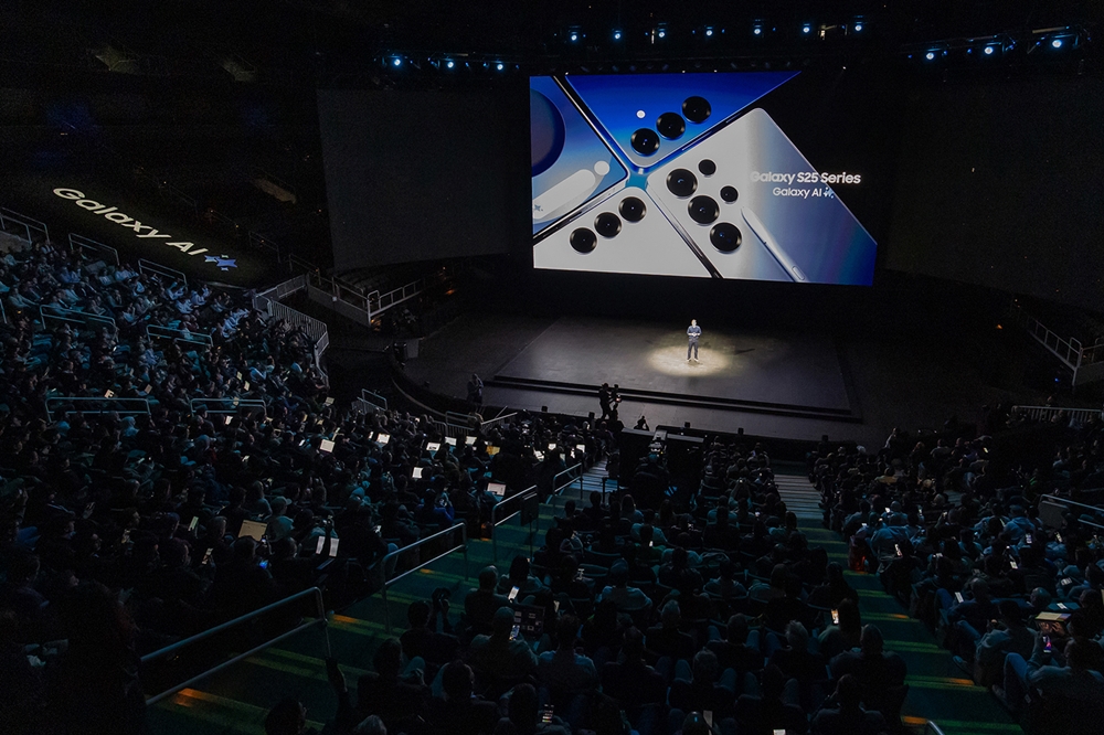 ▲ 22일(현지시간) 미국 새너제이에 위치한 &lsquo;SAP센터&rsquo;에서 개최된 상반기 &lsquo;갤럭시 언팩 2025&rsquo;에서 삼성전자 MX사업부장 노태문 사장이 기조 연설을 하고 있는 모습