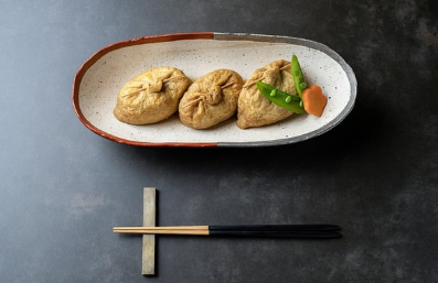 간편 도시락 메뉴 : 유부초밥, 주먹밥, 닭가슴살 샐러드