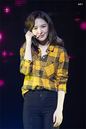 사랑스러운 모습 여자 연예인들 사진모음