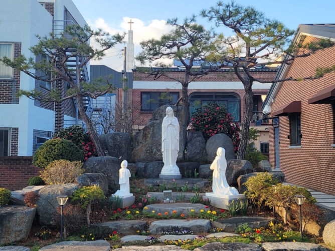 조촌동성당 성모동산