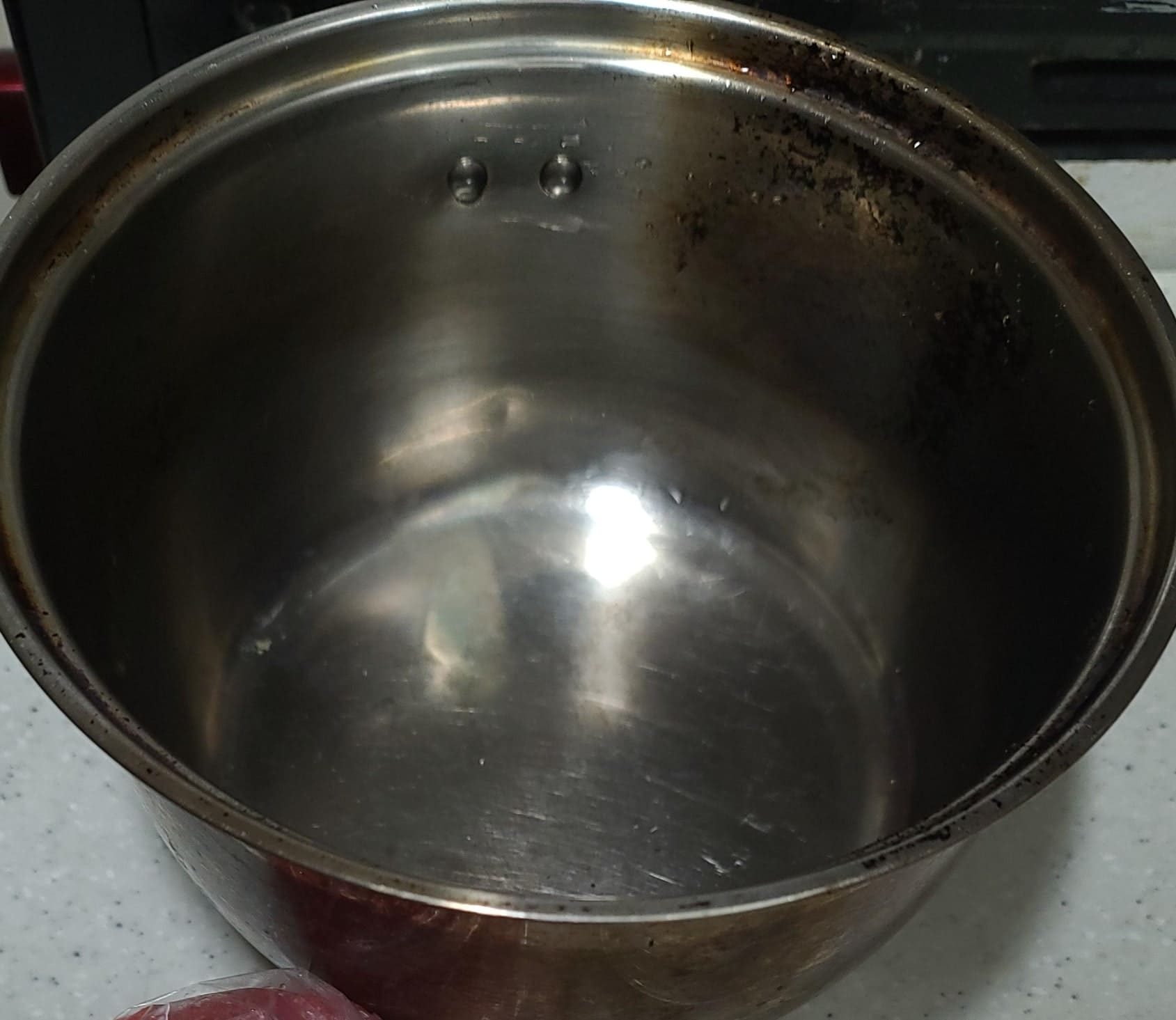 깊은 스테인레스 냄비