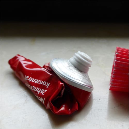 다 쓴 치약 튜브