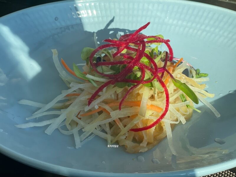 아산 호수 한정식 맛집 오월의 꽃수레 - 해파리 냉채