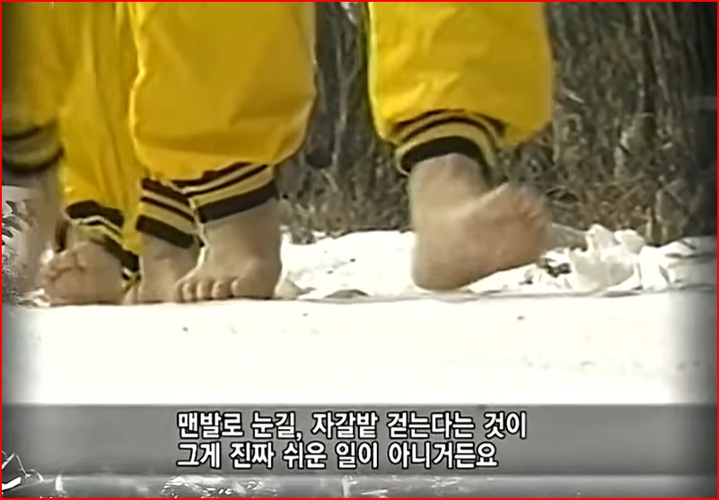 태평양 돌핀스 선수들의 오대산 극기훈련 맨발로 눈길걷기