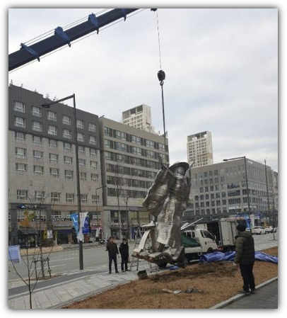 철거되는 세종시 저승사자, 흥겨운 우리가락 금속 조형물