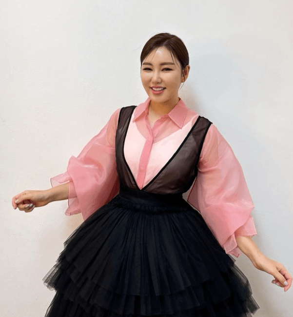 송가인, 행사 수익 기부 그녀의 따뜻한 마음과 프로필, 음반