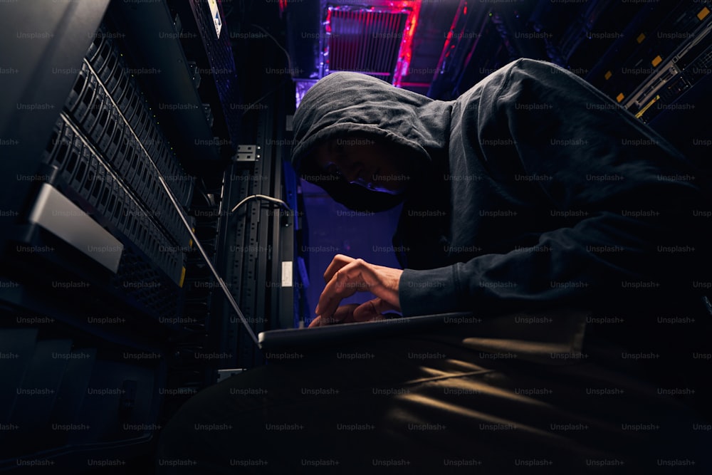 DDoS 공격 관련 이미지