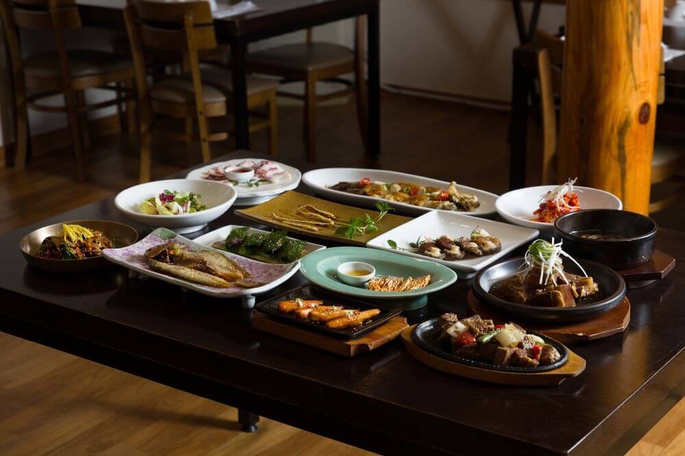 생방송투데이 3785회 우리 동네 홍(보)반장이 간다 APEC 성공 개최를 위해 홍반장이 간다&amp;#44; APEC 공식 숙소 소노캄 경주&amp;#44; APEC 2025 지정 음식점 고도벌한정식&amp;#44; APEC 회의 장소 경주화백컨벤션센터 (HICO) 