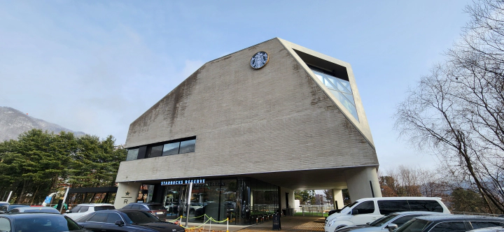 스타벅스 더북한강R점 건물 외관