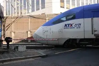  KTX 산천 열차 모습