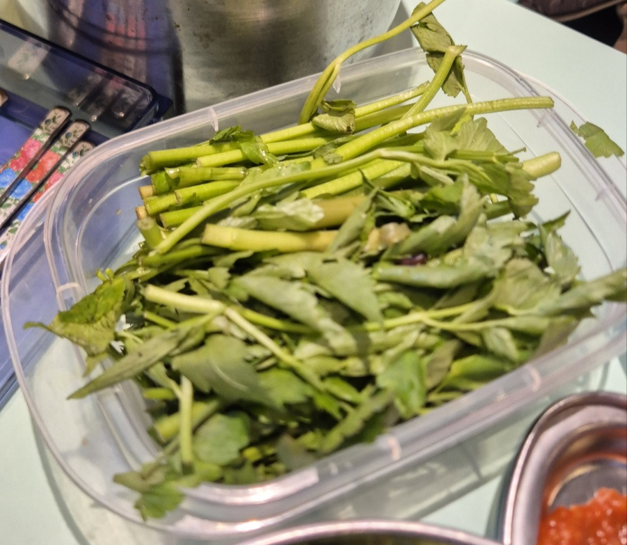 제공되는 미나리