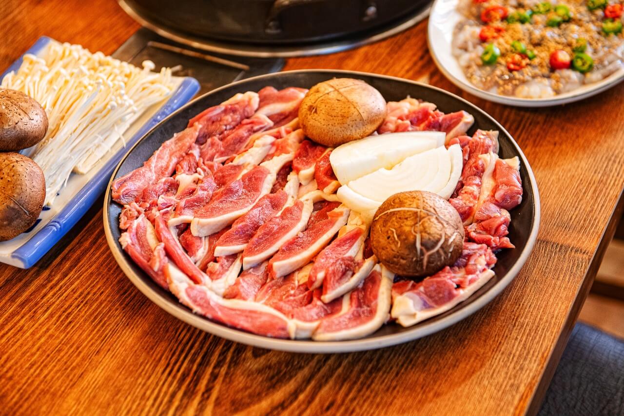 생생정보 고수의 부엌 목포 푸짐한 오리주물럭과 고소한 오리탕 맛집 목포관광오리탕