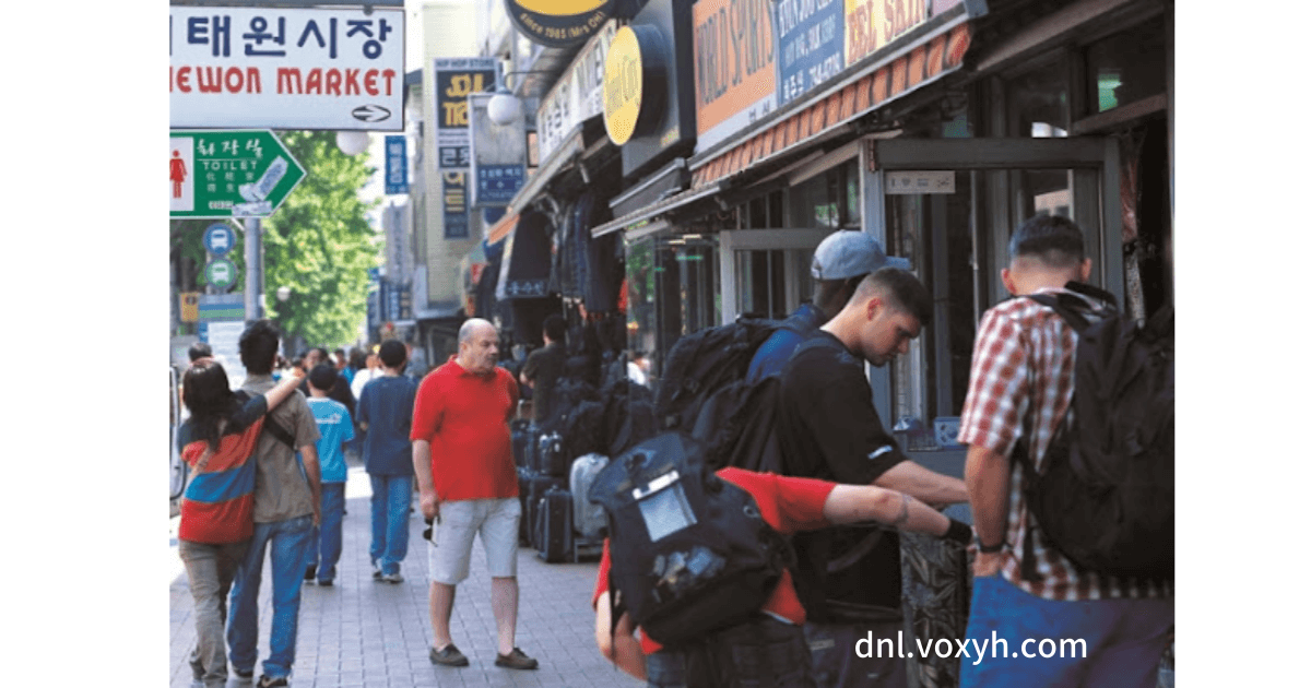 이태원 거리의 다국적인들 사