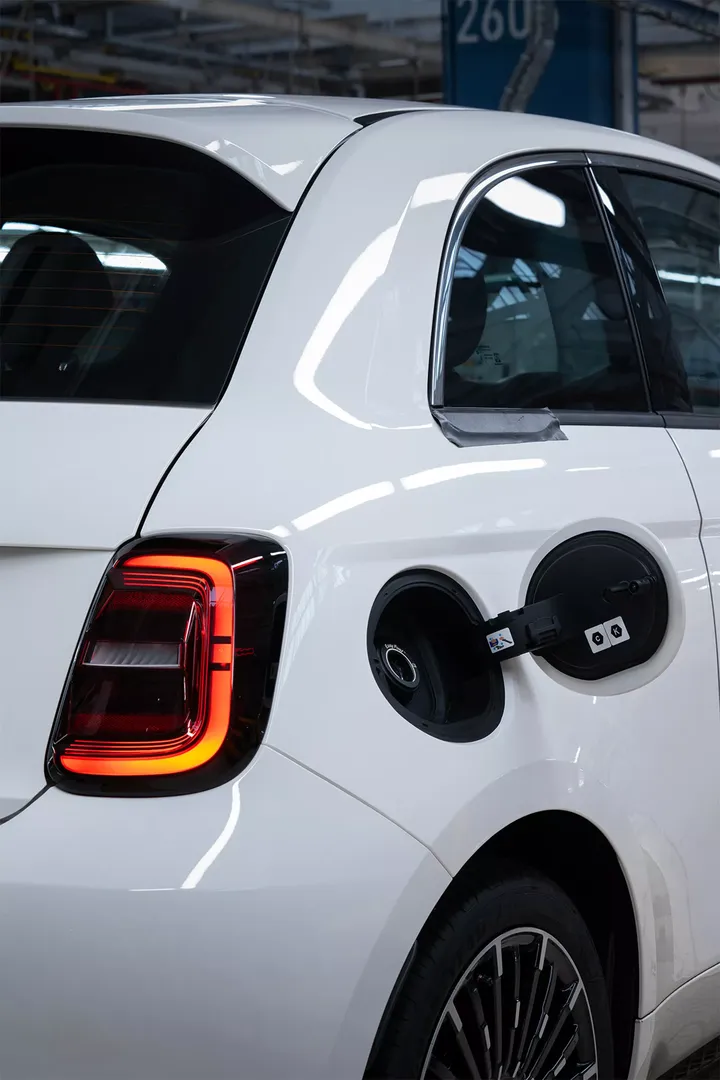 피아트 500 하이브리드 이미지