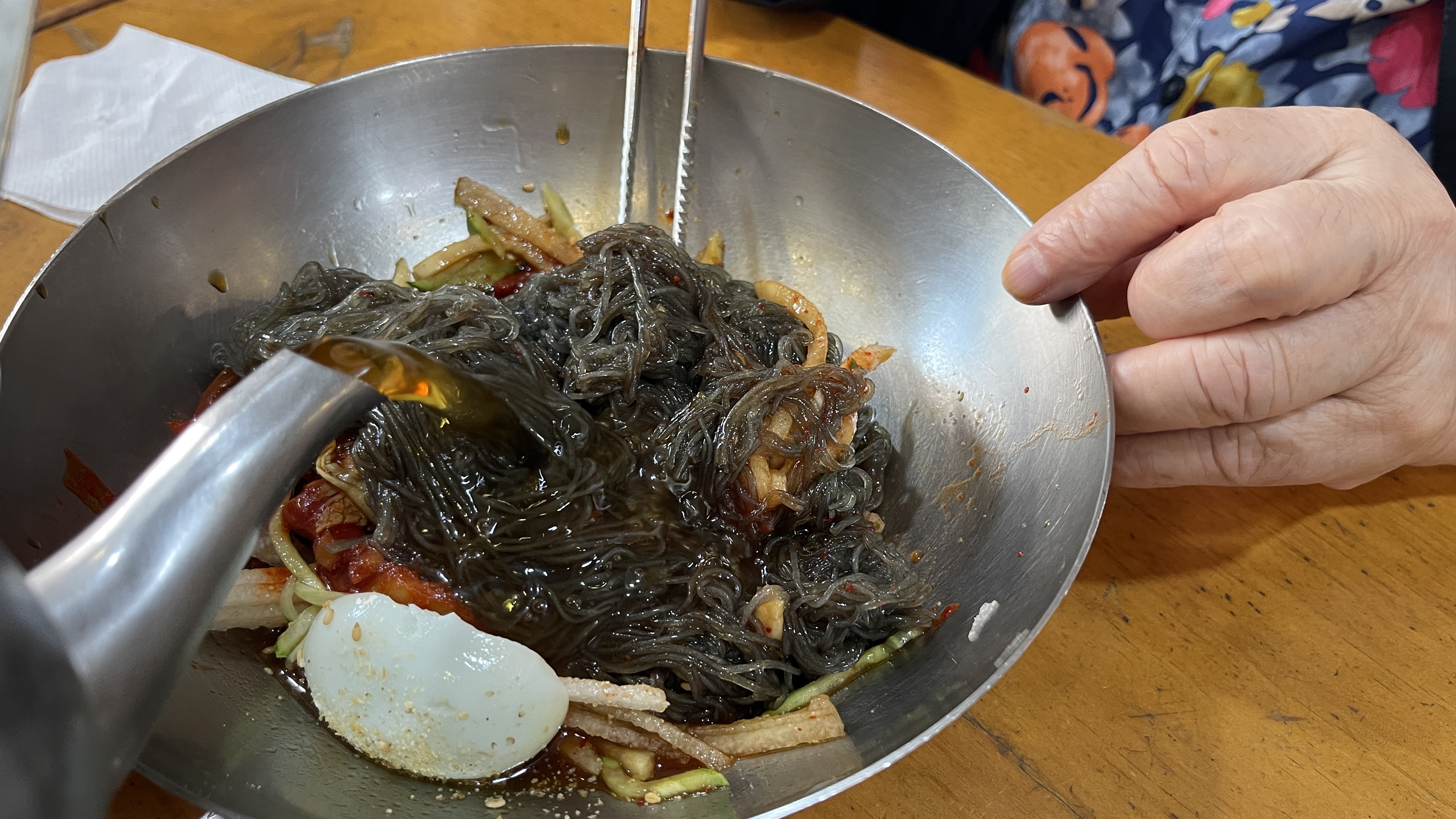 어머니 드시는 모습