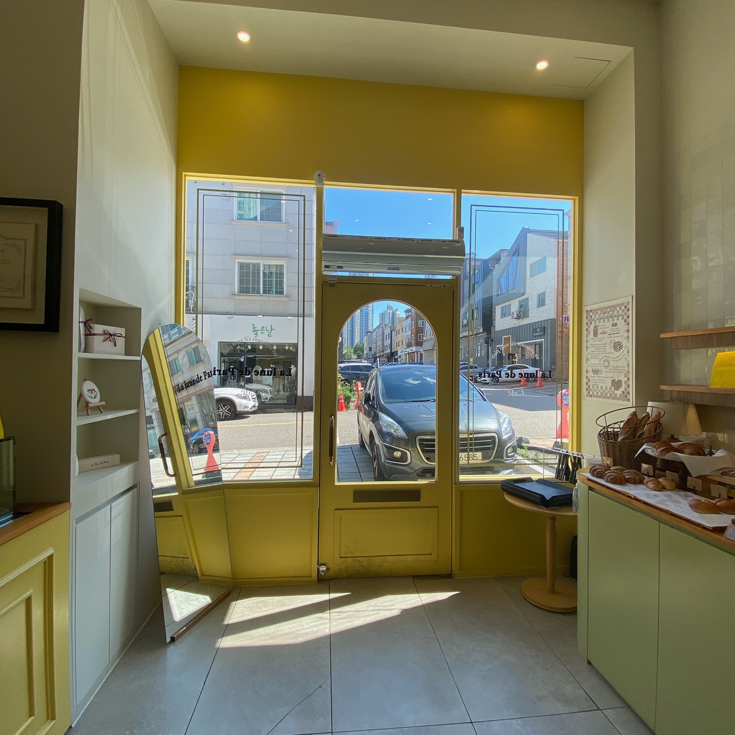 라룬드파리(la lune de paris)카페 경기 화성 동탄 반송동 센트럴파크 주차 베이커리 르꼬르동블루 파티시에 케이크 샌드위치 까눌레