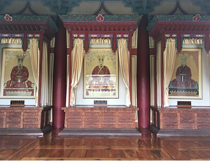 통일전에 있는 문무왕 영전