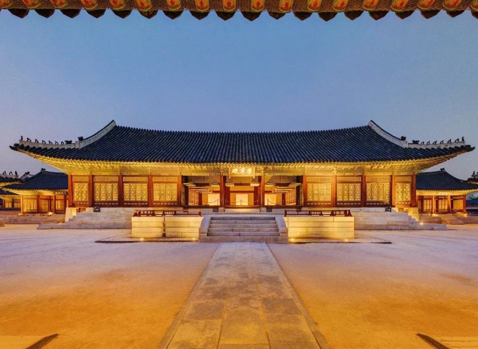 불이켜진 경복궁