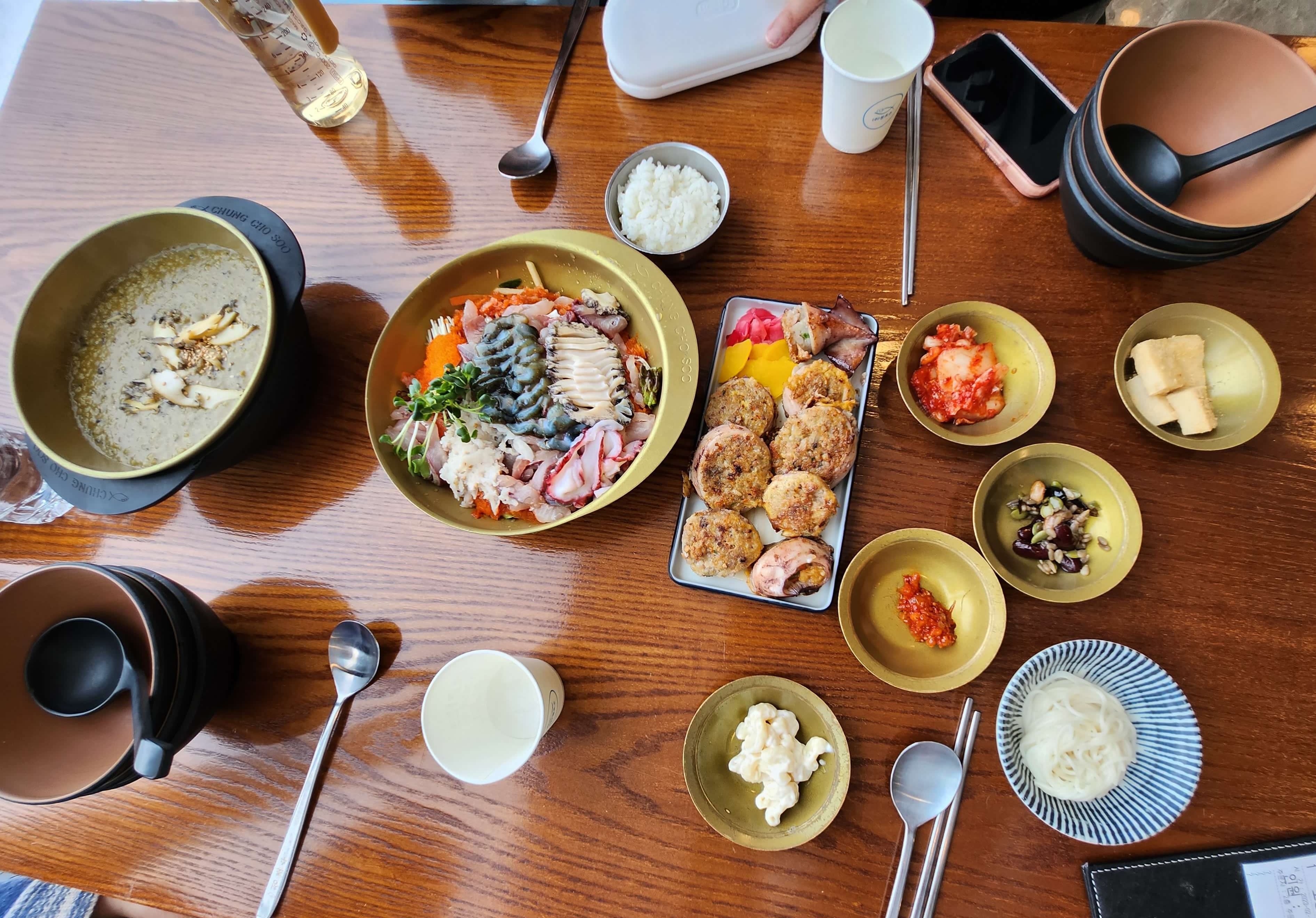 청초수물회 전복죽, 물회, 오징어순대