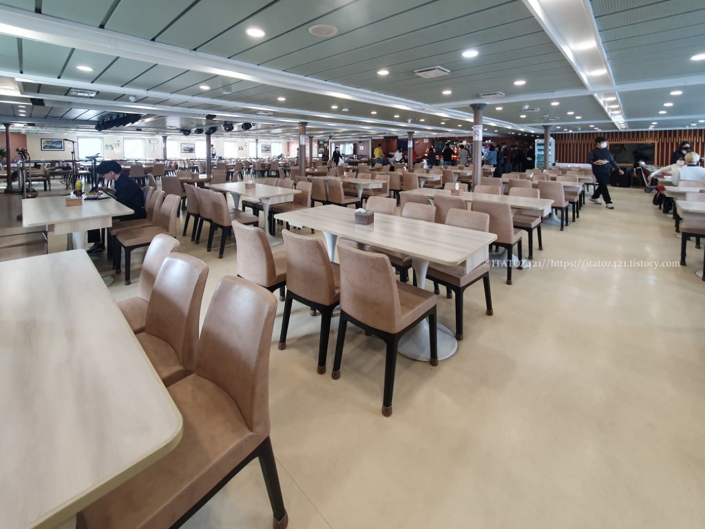 울릉 크루즈 식당 내부
